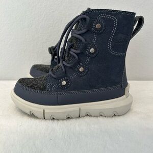 Sorel Kids' Navy and Charcoal Boots Insulated and Water proof.